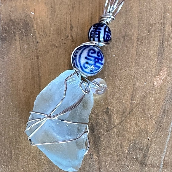 Sea Glass and ceramic bead pendant Wire Wrapped Handmade Art To Wear 4226 Y - Picture 3 of 9